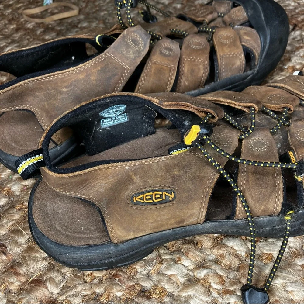 Keen Men’s Newport sandal 11.5 Bison Brown leather